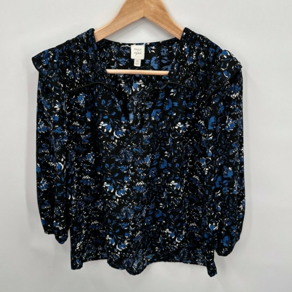 EVEREVE Roan + Ryan Black & Blue Ellis V Neck Blouse // XS